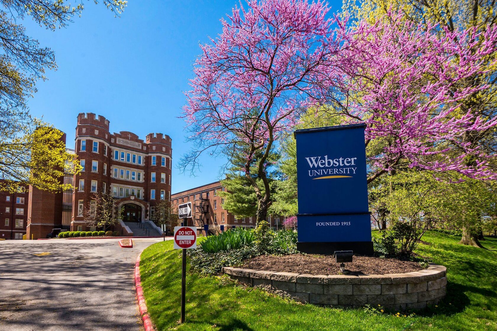 Бюджетные университеты США, Webster University