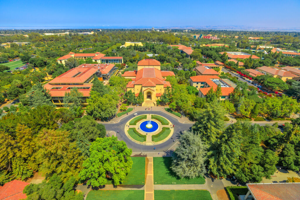 Стэнфорд, вид на Мемориальный зал кампуса Стэнфордского университета